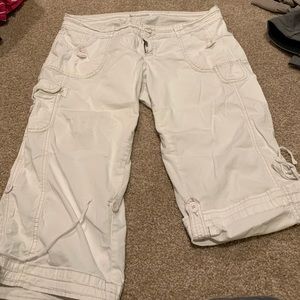 Maurice’s white capris